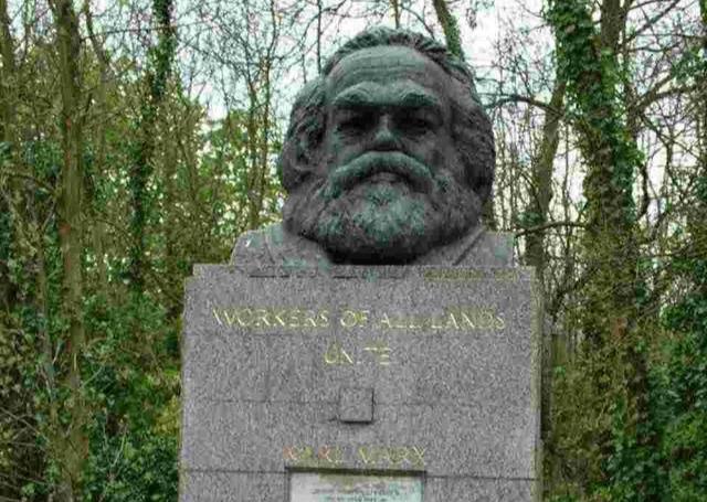 馬克思墓用二維碼 想了解馬克思，來掃一掃吧!